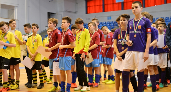 u13