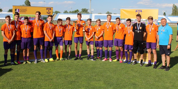 u16