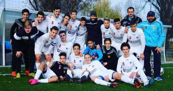 U17